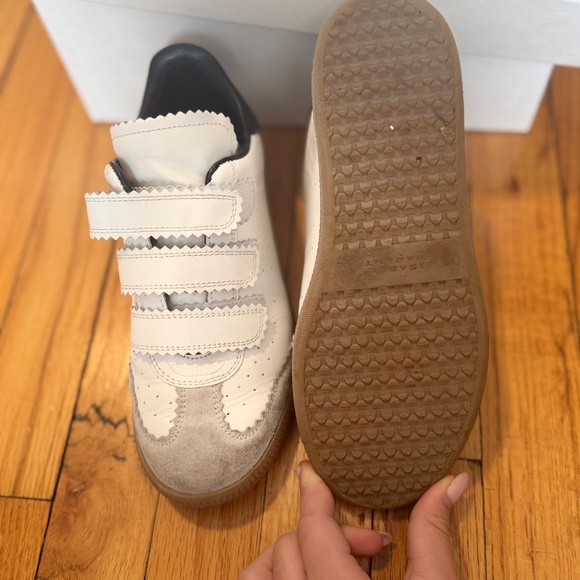 Sneakers - Picture 2 of 9